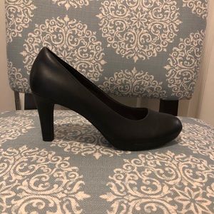 Clark’s leather heels - size 9